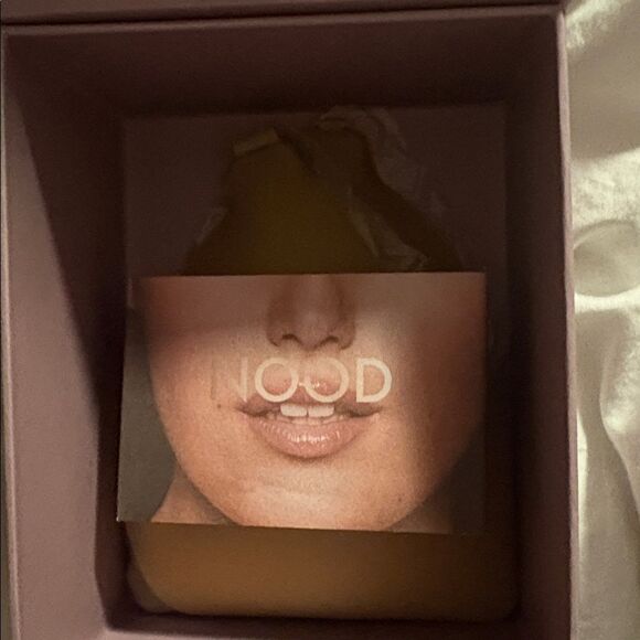 NIB Nood Push-Up Luxe Adhesive Bra in Box $49.50 - Picture 7 of 8